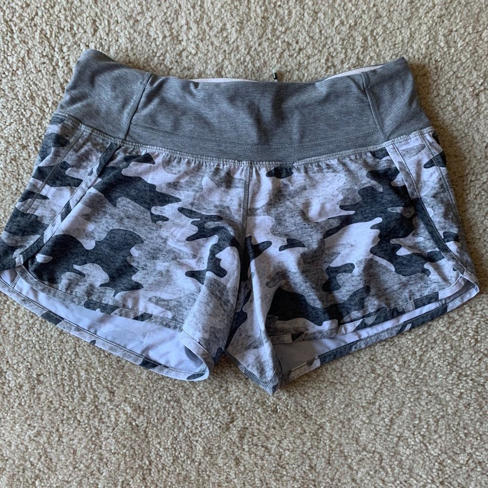 Lululemon Women's Run Times Short, Grey Camo, Extremely Rare, size 4 EUC